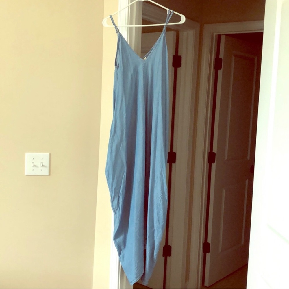 ❤️- Elan denim dress in EUC with pockets EUC